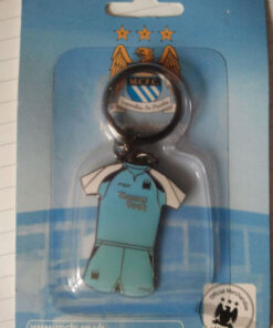 MANCHESTER CITY KIT  SHIRT KEYRING WHITE SLEEVE & BLUE SHORTS