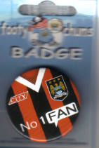 AWAY SHIRT MANCHESTER CITY TIN  BADGE NO1 FAN NEW ON CARD